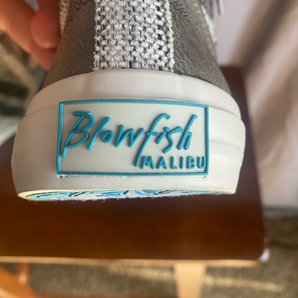 Blowfish Malibu Gray High-Top Sneakers with Buckle Detail Woman’s size 8 - Picture 2 of 9